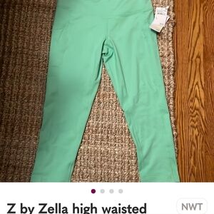 Z by Zella high waisted crop legging with pocket on side. Size medium. NWT.